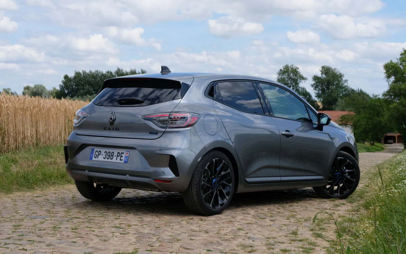 Nowe Renault Clio E-Tech: co się zmieniło przy okazji liftingu?