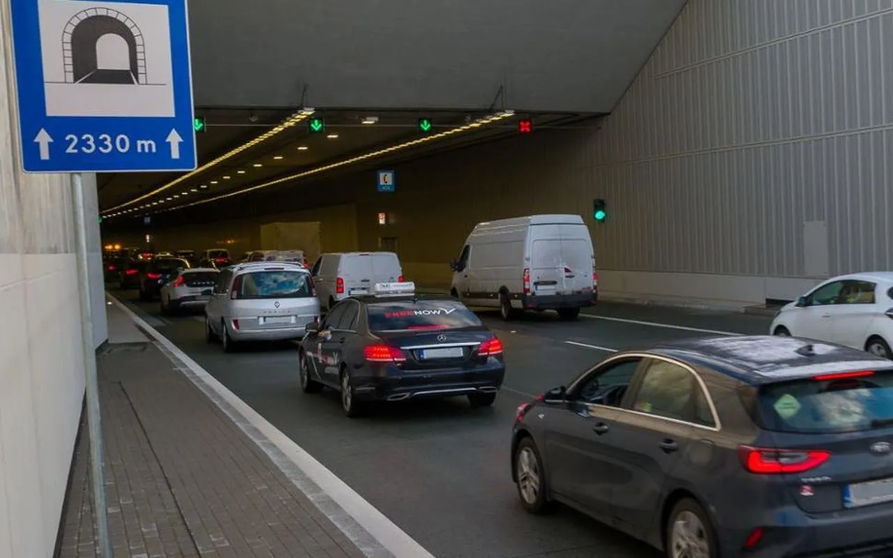 Znak D-37 to mnóstwo zakazów i obowiązków. Zapomnisz się i leci mandat