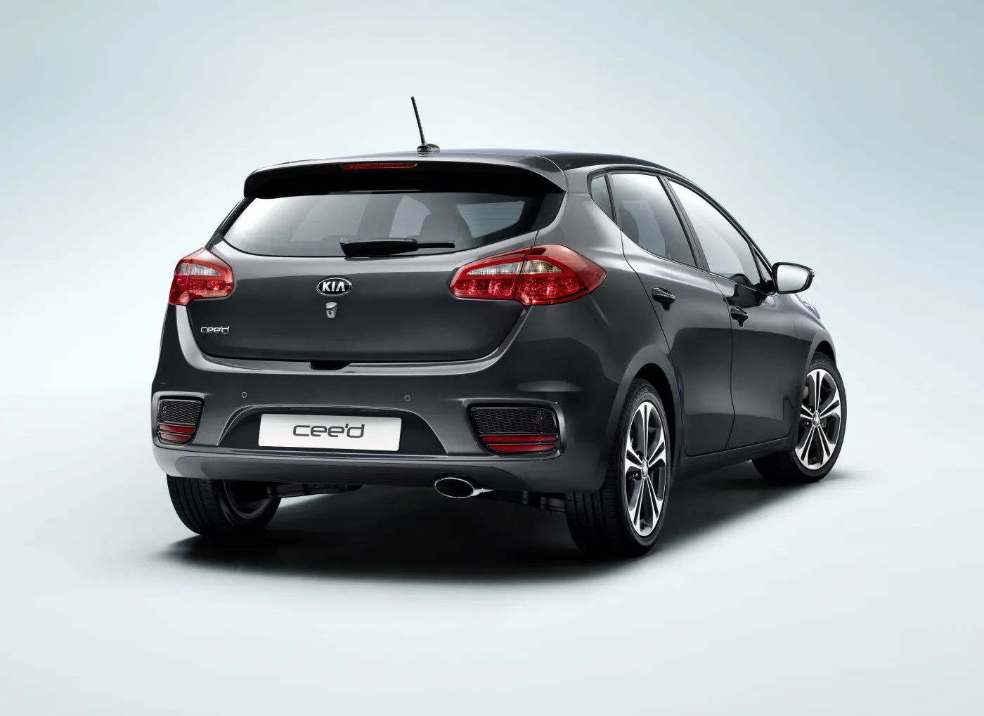 7928202-kia-cee-d.jpg