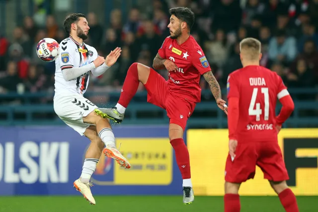 Puchar Polski. Grosicki zapewnił Pogoni awans. Wisła wyeliminowała Polonię
