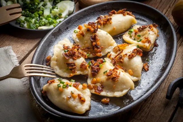 Planujesz kupić pierogi lub uszka? Katarzyna Bosacka analizuje ich skład [PORADY]