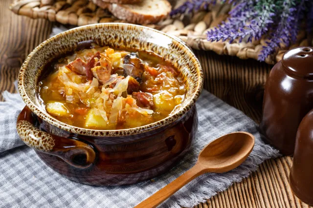Ta zupa to hit w górskich kurortach. Jak zrobić ją w domu? [PRZEPIS]
