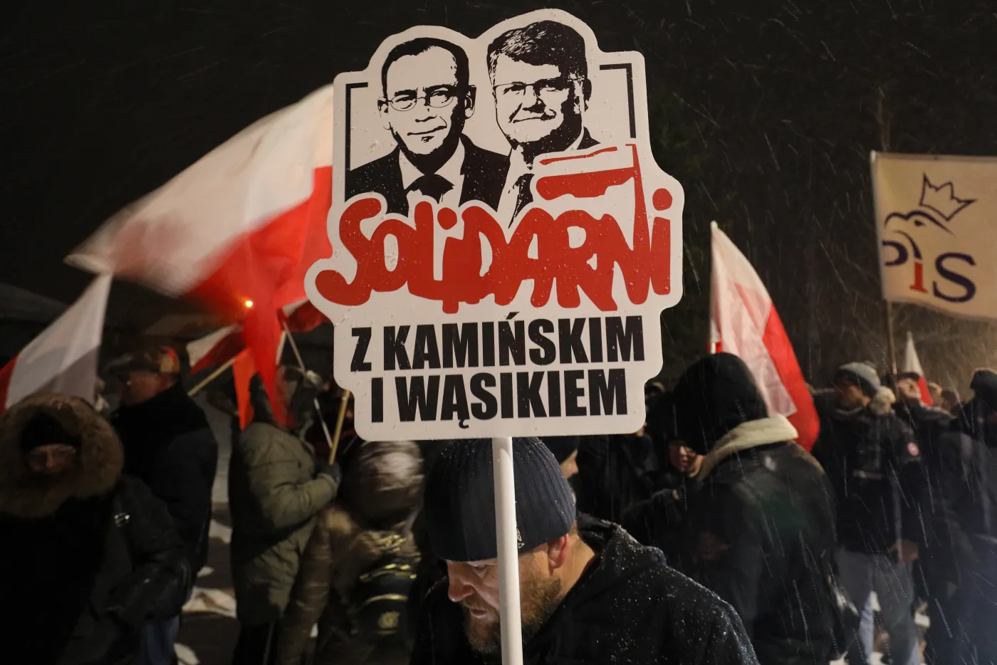 Czy Kamiński i Wąsik powinni wyjść z więzienia? 60 proc. Polaków nie ma wątpliwości. SONDAŻ