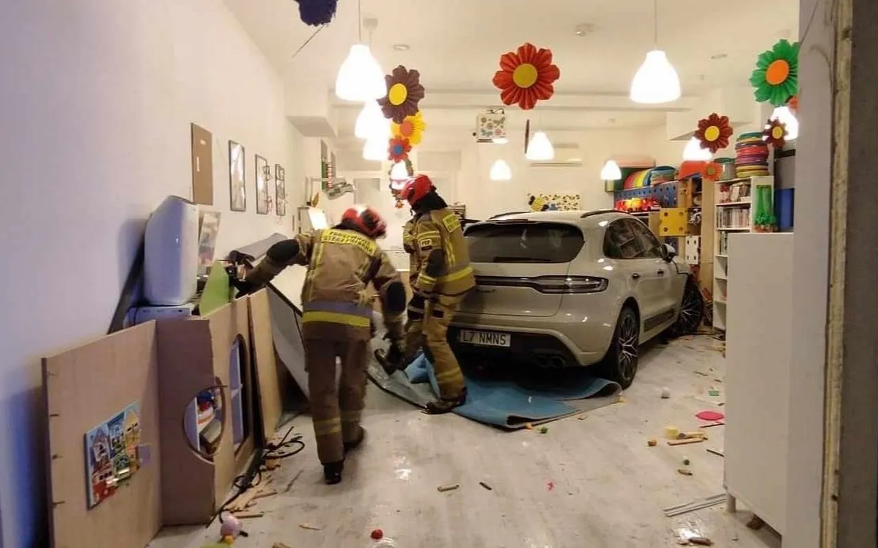 Lublin: Porsche wjechało do żłobka. Kierująca delikatnie się pomyliła