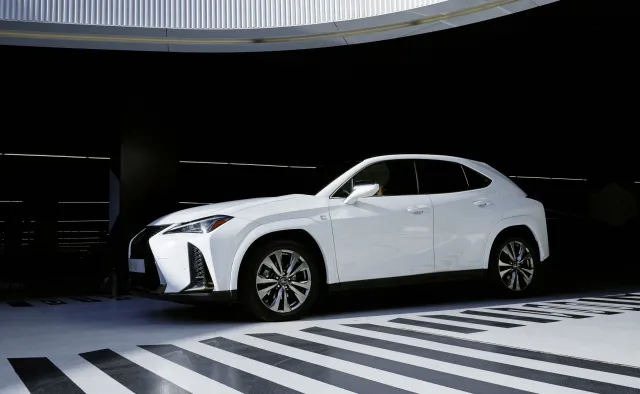 Lexus nowym hitem, SUV-y rozbiły bank. Teraz cena i silnik 2.0 robią różnicę