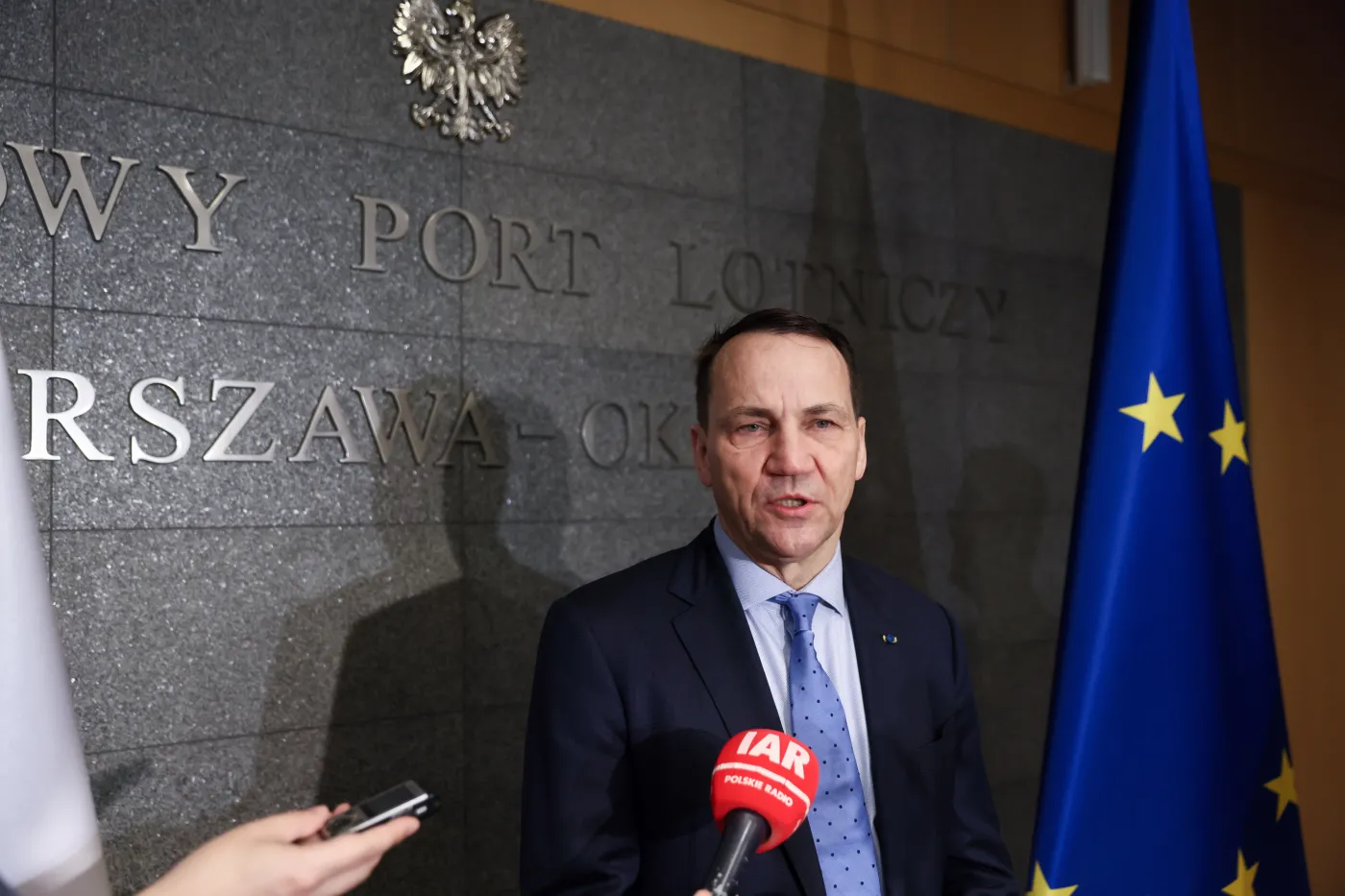 "Ukraina pilnie potrzebuje amunicji". Sikorski wzywa USA do odblokowania pakietu pomocowego