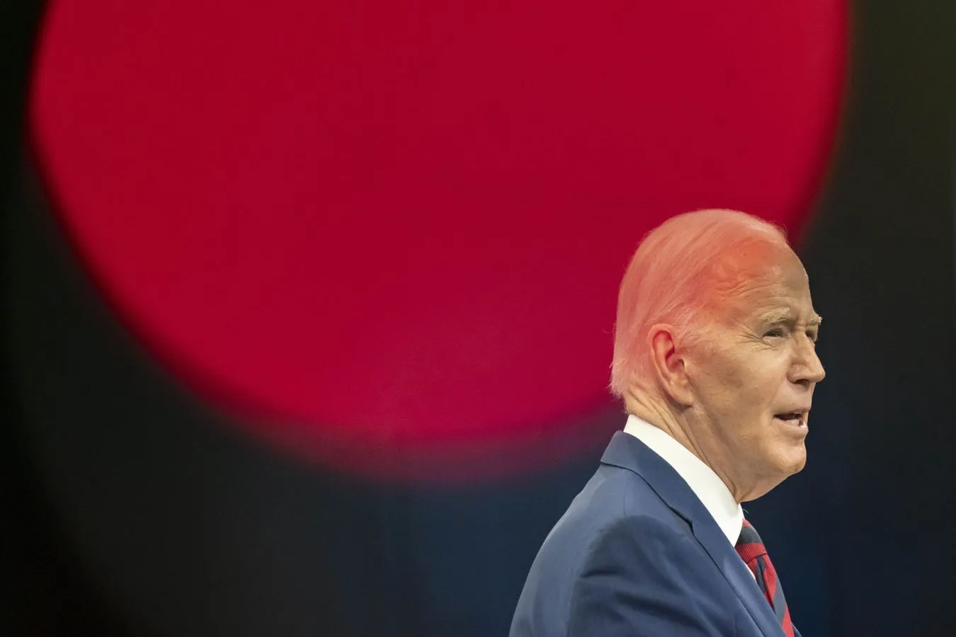 Biden zdradza nowy pomysł pomocy Ukrainie. Chce ją chronić przed "rzeźnikiem Putinem"