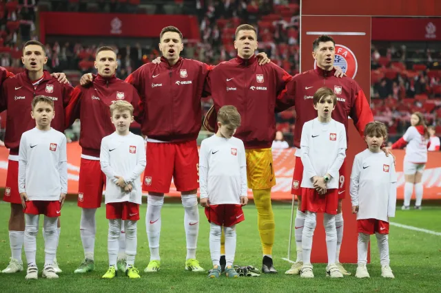 Córka wyprowadziła Lewandowskiego na mecz. Cała Polska zobaczyła Klarę [WIDEO]