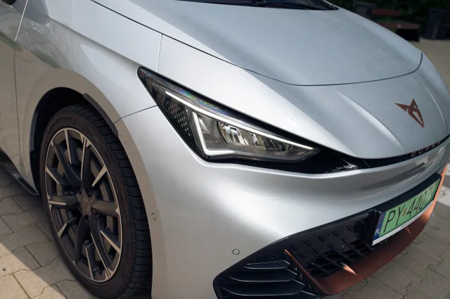 Nowa Cupra ma 231 KM, a napęd na tył robi różnicę. Ile kosztuje Born?
