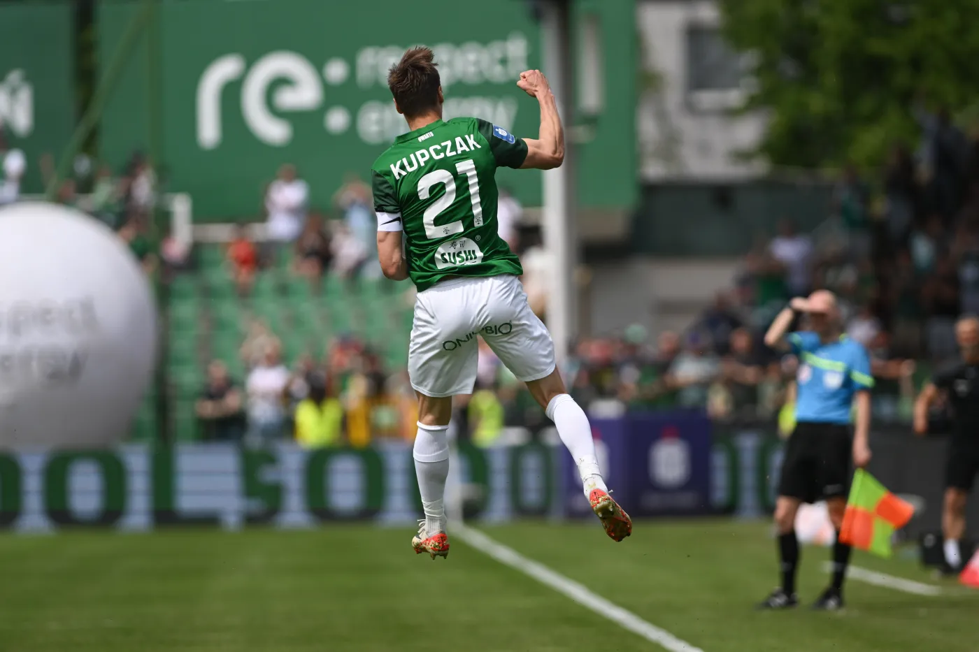 Warta szybko dobrała się do Widzewa. Kuriozalny samobój i piękny gol Kupczaka [WIDEO]