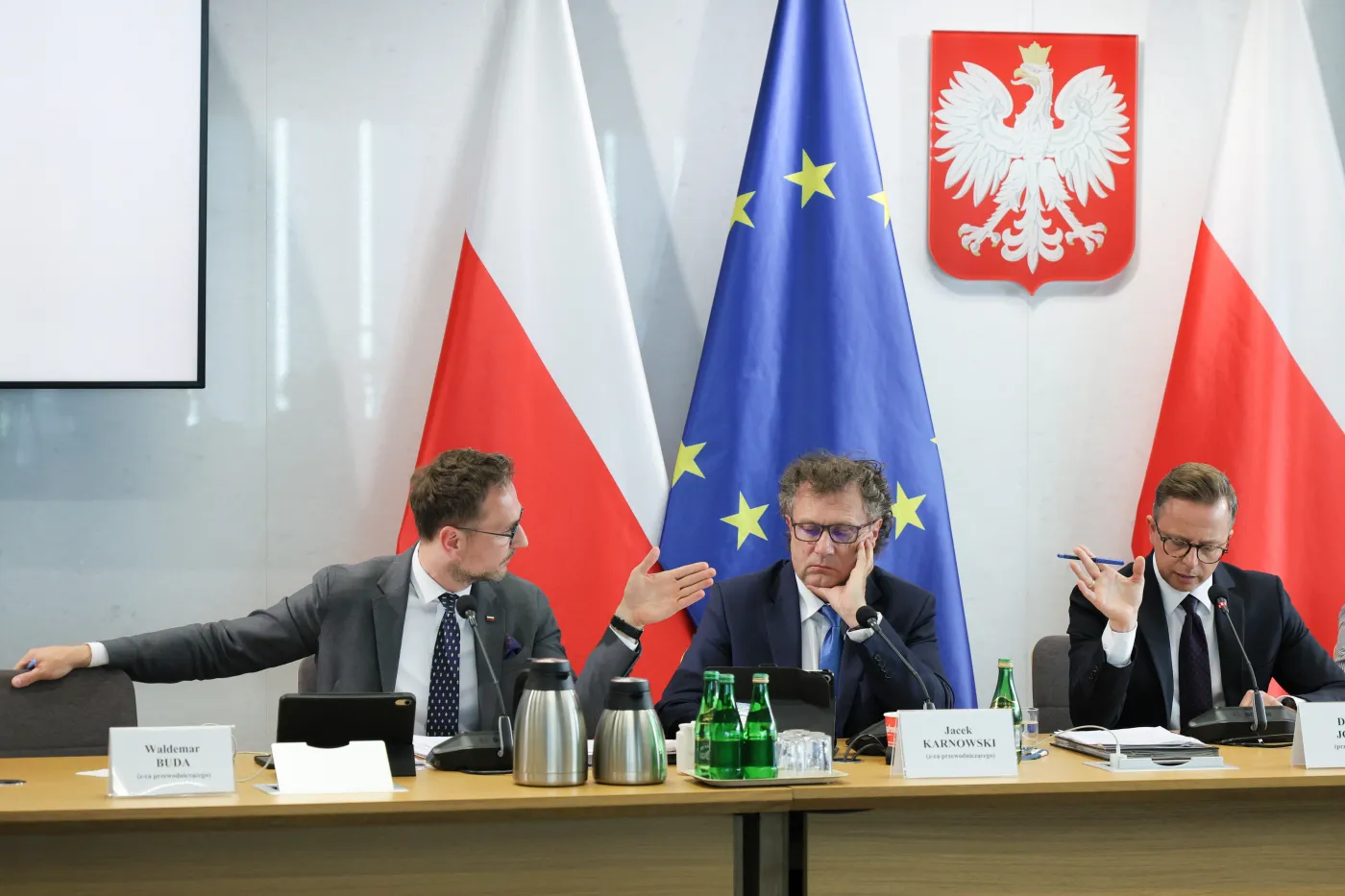 Awantura na komisji. Joński nie wytrzymał. Buda wykluczony za "nieuka"