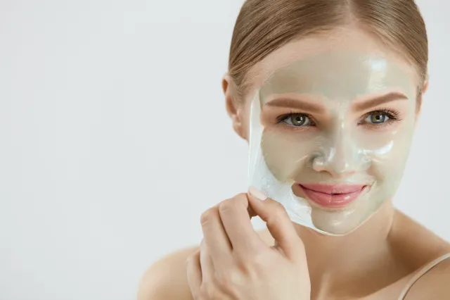 Wygładza zmarszczki, usuwa wągry i kosztuje mniej niż 5 zł. Ta domowa maseczka to hit