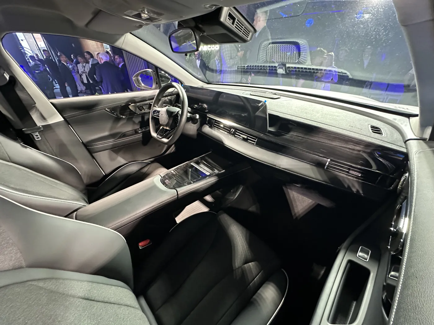 OMODA E5