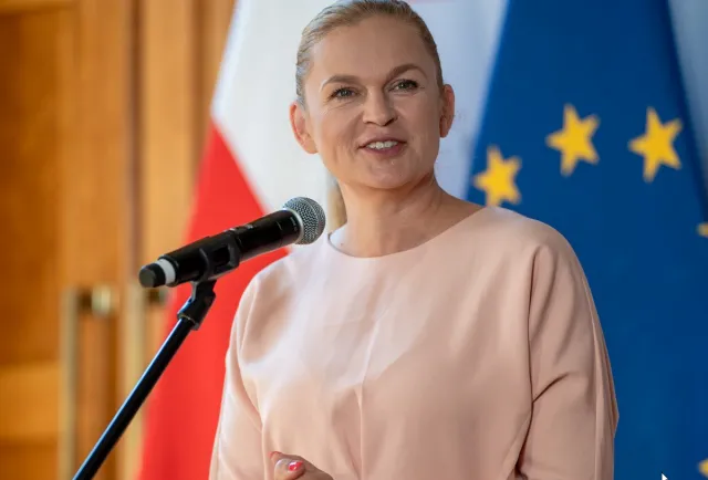 Min. edukacji B. Nowacka o udziale rodziców w wycieczkach szkolnych