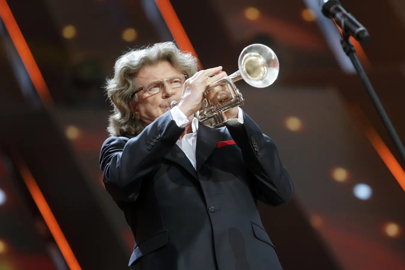 Wakacyjny hit, który miał premierę zimą. Poetka, naturyści i Zbigniew Wodecki
