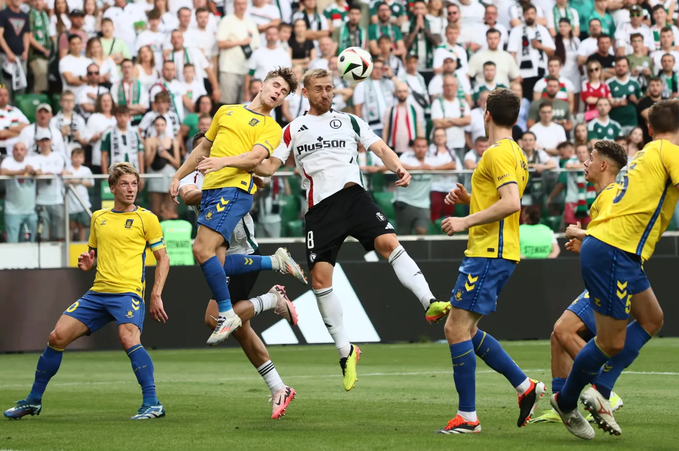 Liga Konferencji. Legia wygrała bitwę warszawską. Krew, pot i awans po słabej grze