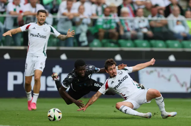 Liga Konferencji. Legia długo męczyła się, by napocząć grającą w "10" Dritę