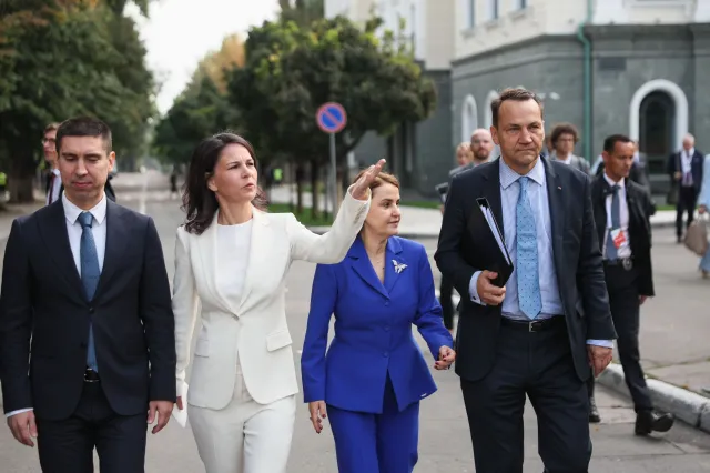Szefowa niemieckiej dyplomacji obiecuje zimową pomoc dla Ukrainy. Kijów dostanie miliony euro
