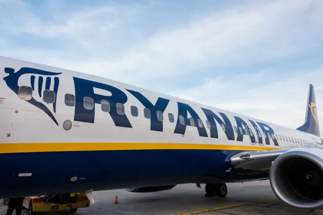 Samolot Ryanair musiał przymusowo lądować. Portugalskie służby wyprowadziły Polaka