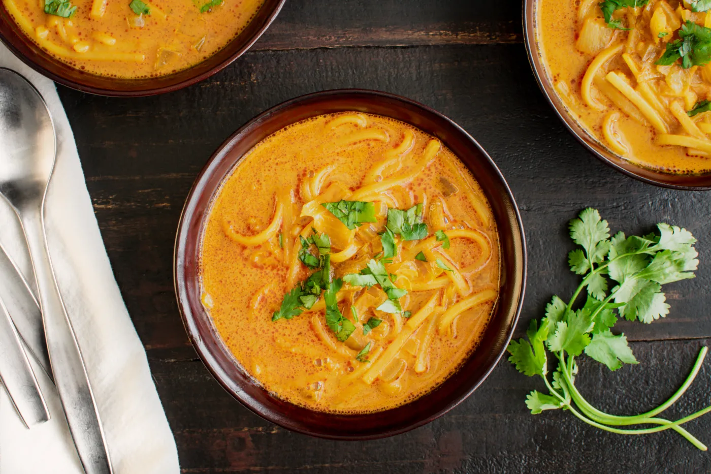 Azjatycka zupa curry z mielonym mięsem. Pyszna i sycącą