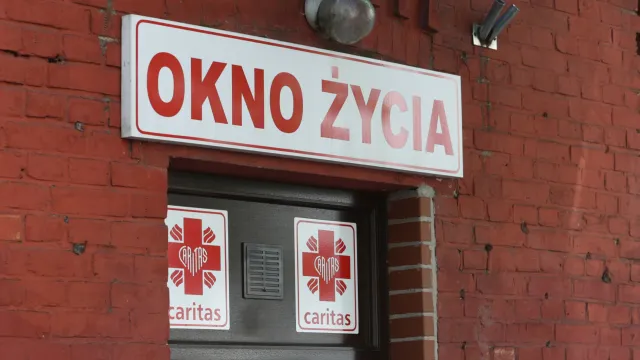 Kilkudniowy chłopiec w oknie życia. "Nie miał ani żadnego listu, nic nie miał"