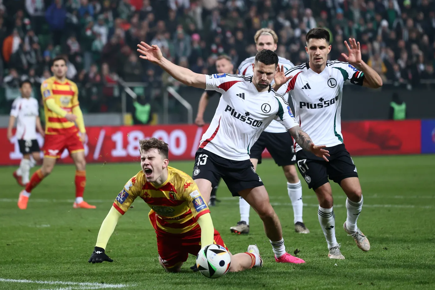 Jagiellonia okradziona w Warszawie? Szymon Marciniak tłumaczy