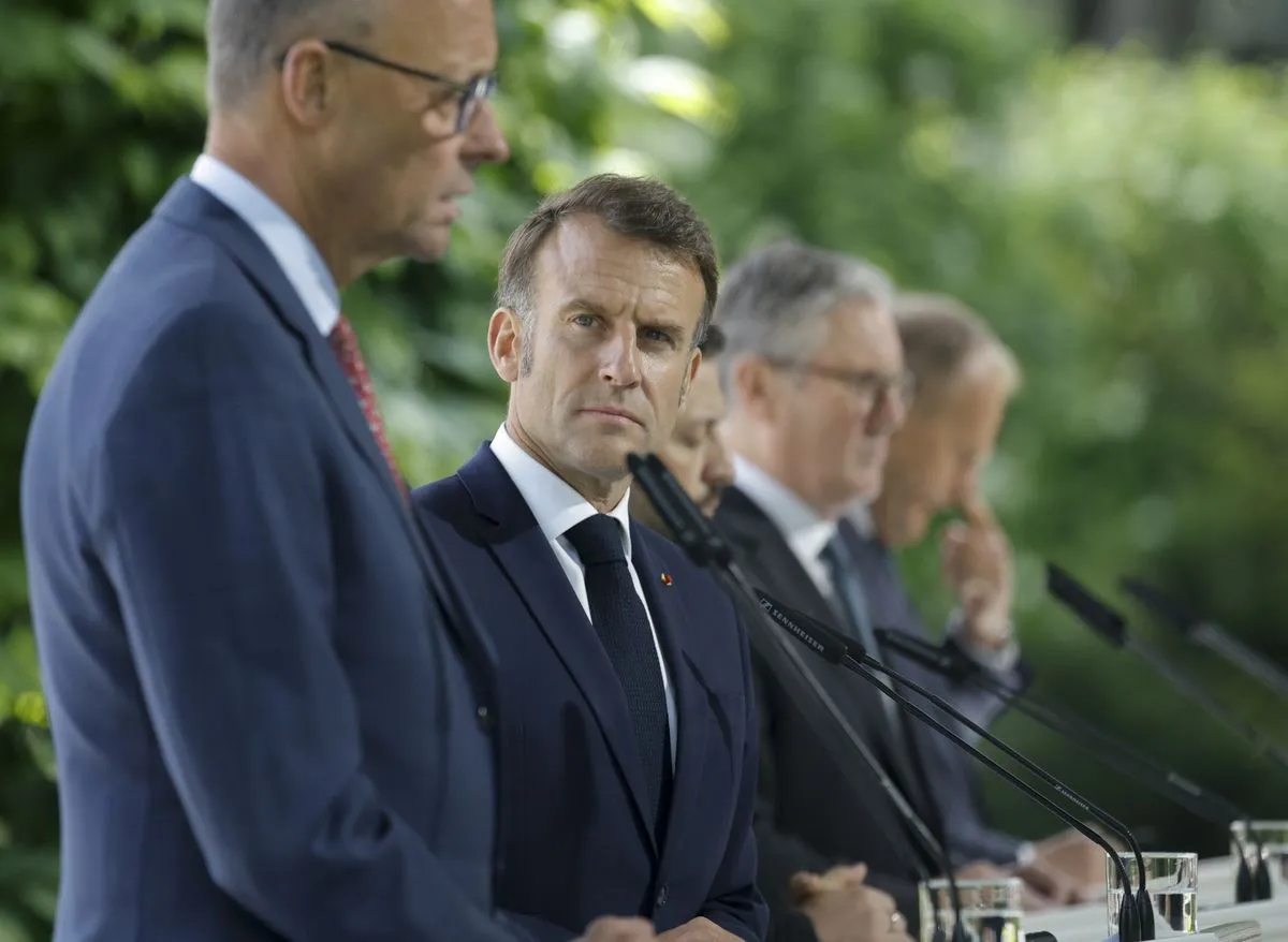 Macron krytykuje ofertę Putina. "Manewr opóźniający"