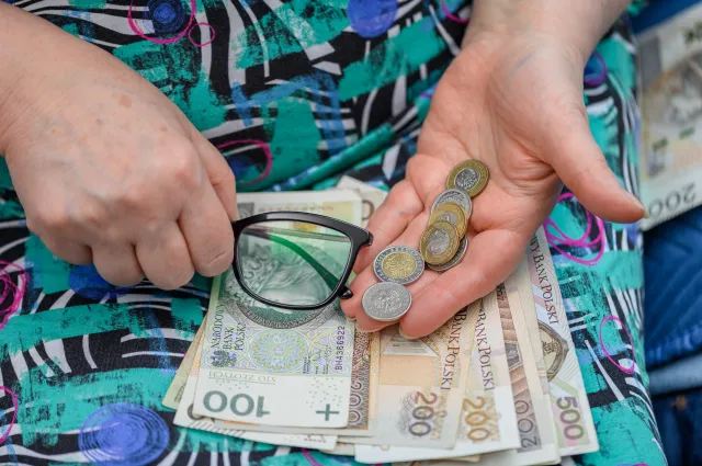 ZUS podał najnowsze dane. Tyle obecnie wynosi średnia emerytura