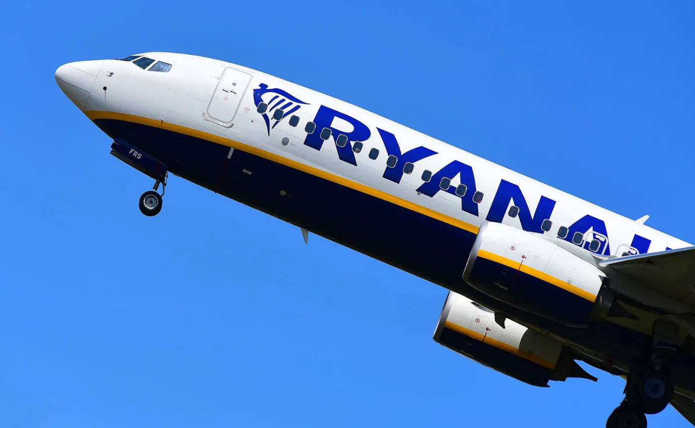 Podejrzany pakunek w samolocie linii Ryanair. Maszyna lądowała w eskorcie myśliwców