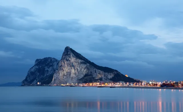 Ballada o katastrofie lotniczej w Gibraltarze. Czy otwarcie brytyjskich archiwów zakończy dyskusję?