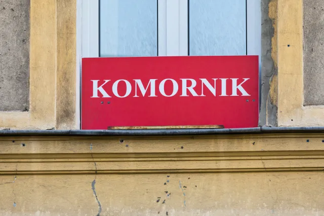 Ile komornik może zabrać z wynagrodzenia? Jak wygląda egzekucja komornicza z konta bankowego? Jakie świadczenia są wyłączone spod egzekucji komorniczej?