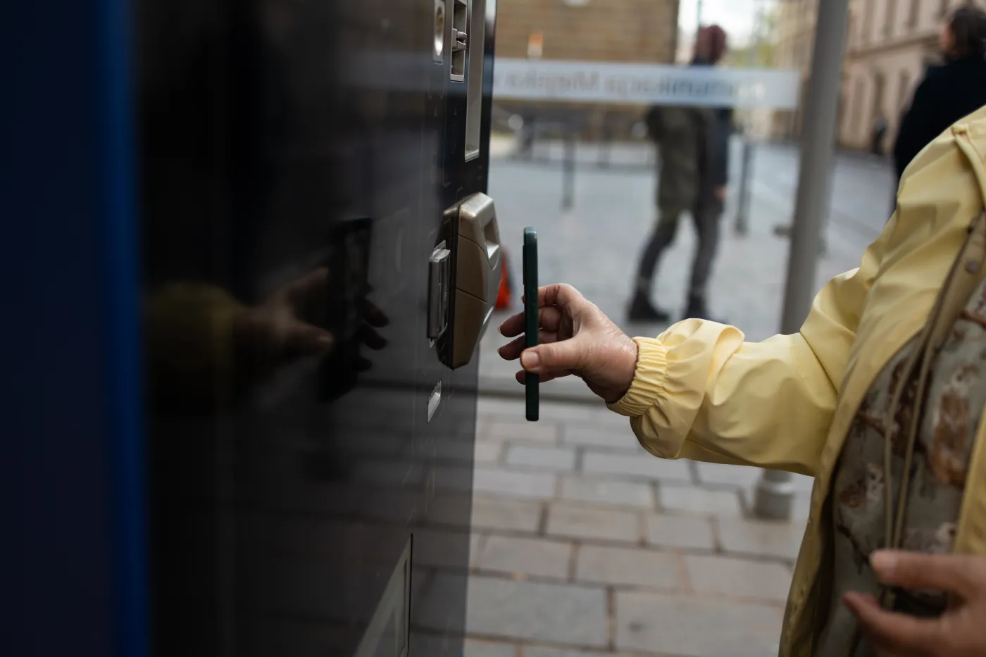 Close-up,Of,A,Woman,Using,A,Contactless,Card,Or,Phone