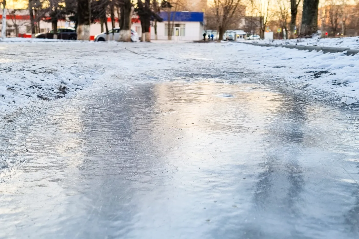 Uwaga na marznące mgły i gołoledź. Prognoza pogody na piątek