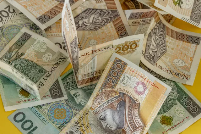 Nawet 1400 zł miesięcznie z ZUS. Jak dostać świadczenie?