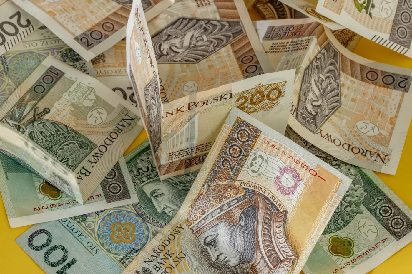 Nawet 1400 zł miesięcznie z ZUS. Jak dostać świadczenie?