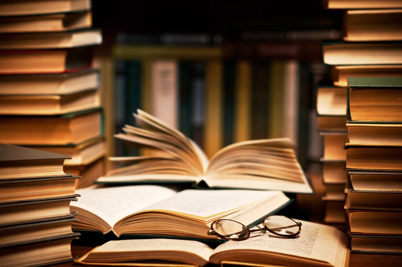 Arcydzieła literatury. Dopasujesz autora do powieści? Quiz dla moli książkowych
