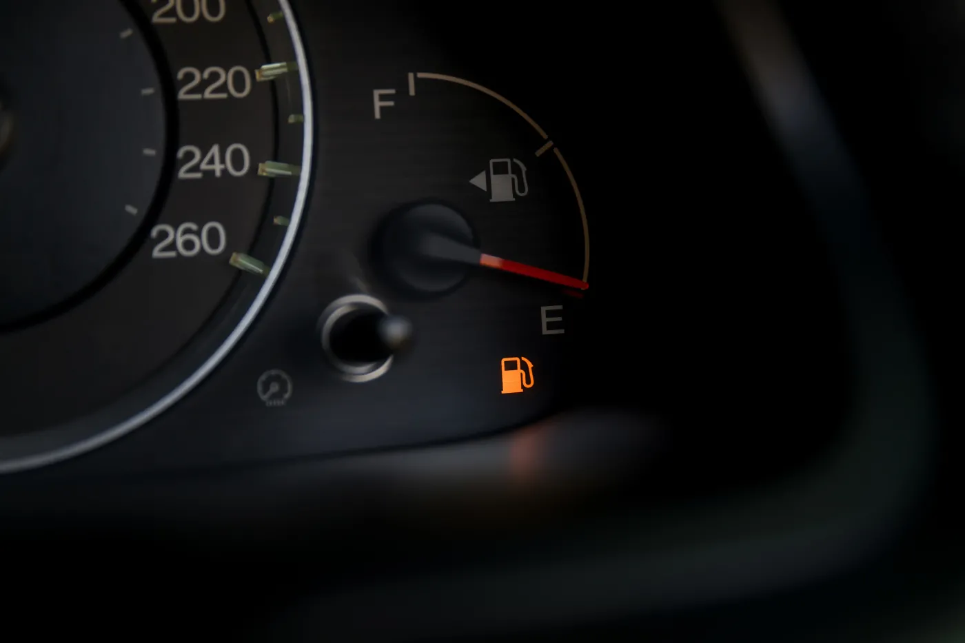 Benzyna po 7 zł, diesel ponad 8 zł. Zmień te nawyki za kierownicą - Twoje spalanie spadnie nawet o 2 litry. Bez żadnych przeróbek