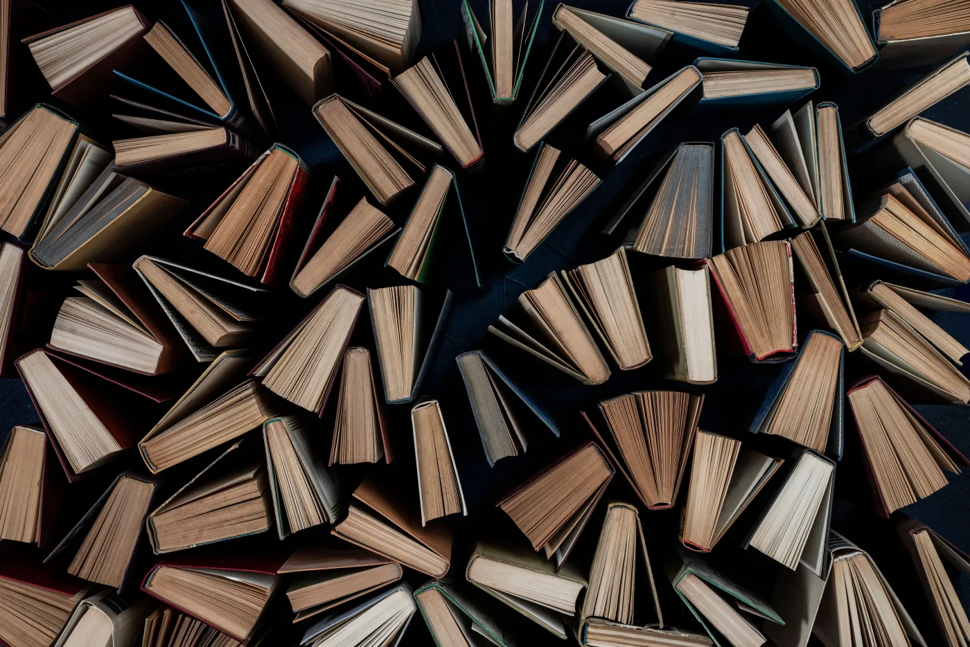 Arcydzieła światowej literatury. Dopasuj powieść do autora. Quiz dla wytrawnych moli książkowych