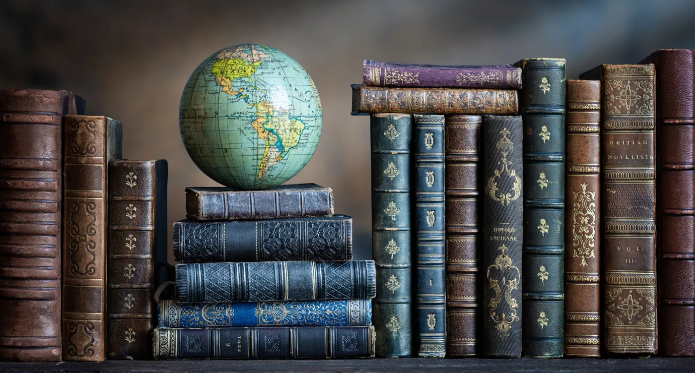 Old,Geographical,Globe,And,Old,Book,In,Cabinet,With,Bookselfs.
