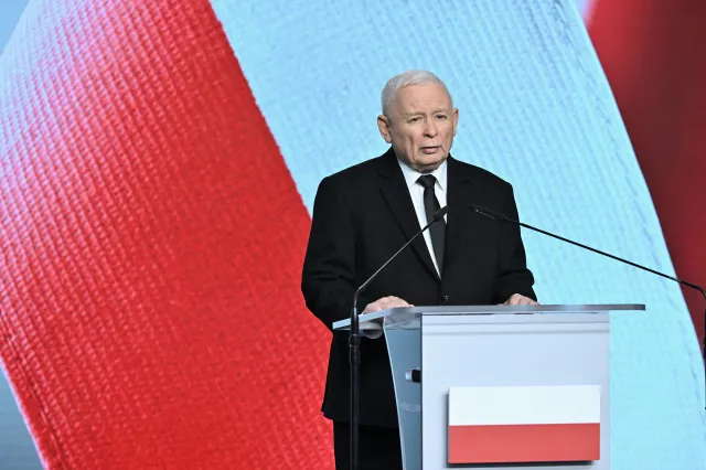 Prezes PiS grzmi po ślubowaniu sędziów TK. "Niszczenie państwa i praworządności"