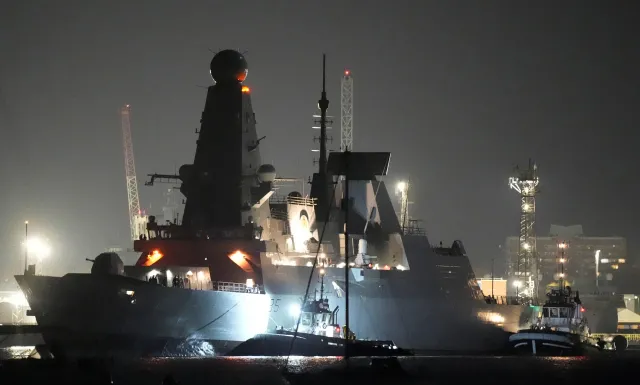 Royal Navy musi "pożyczyć" okręt od Niemiec. "To hańba narodowa"