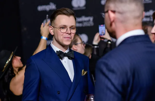 Znalazł się na liście "najbardziej poczytnych autorów". Teraz wydaje nową książkę