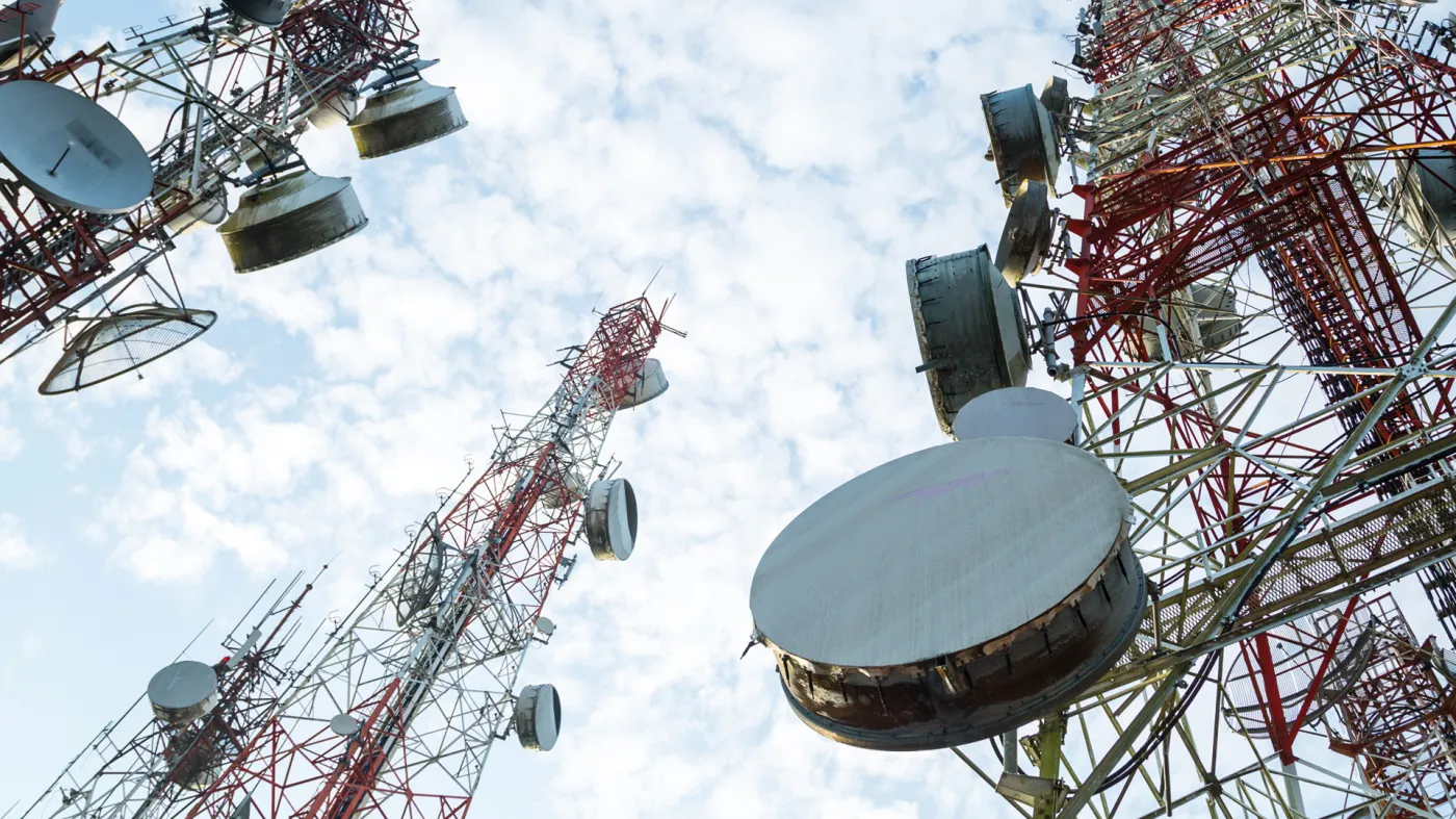 Koniec 3G w Polsce coraz bliżej. Play wyłącza kolejne regiony, Plus ruszy w grudniu 2026 r. Sprawdź telefon i router