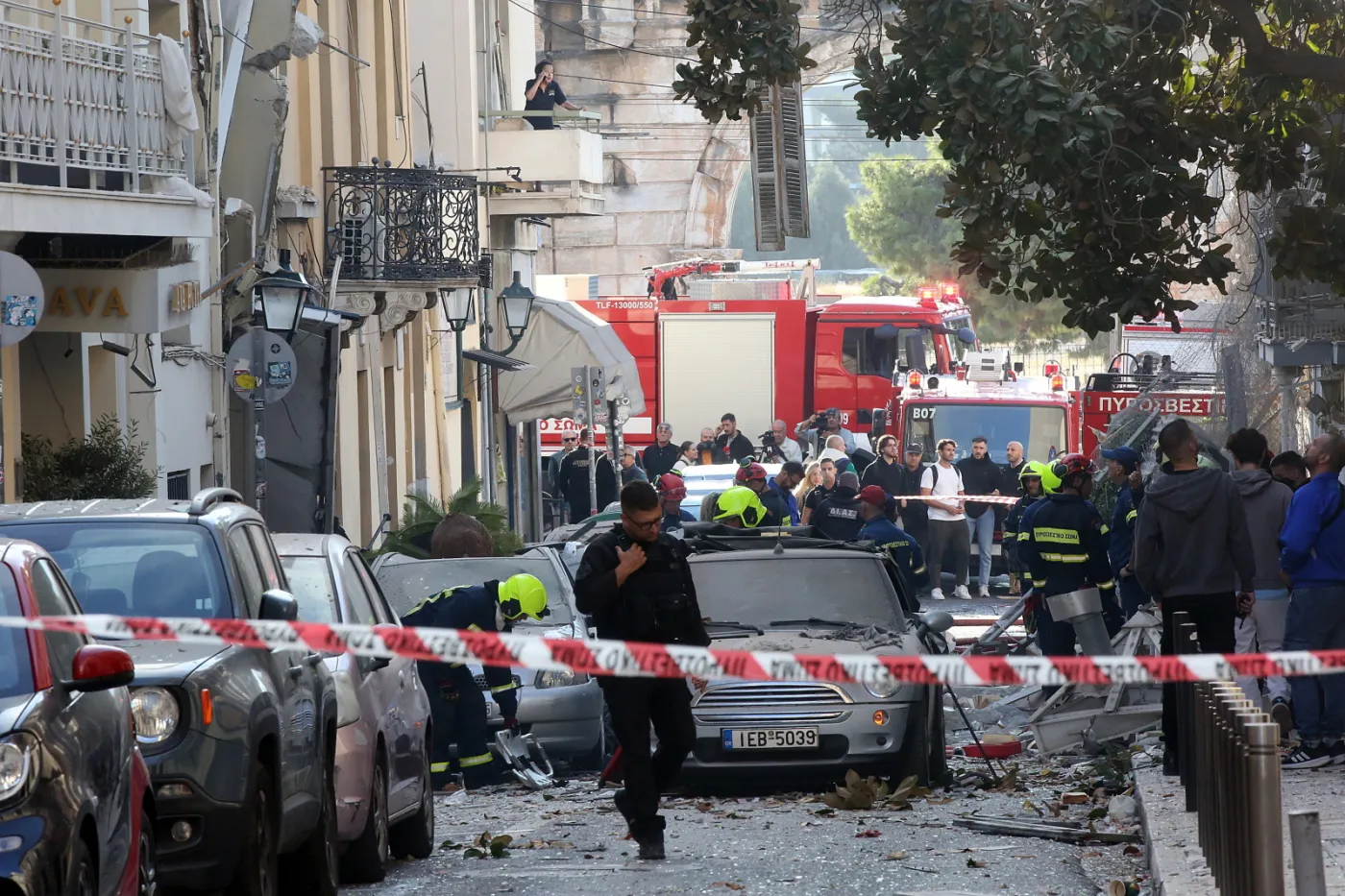 Building collapse following suspected gas blast in Athens