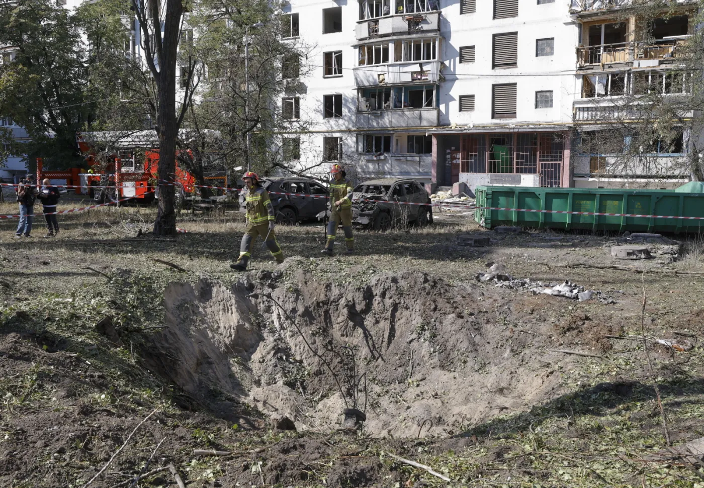 Russian overnight combined attack on a residential area in Kyiv leaves at least 16 injured
