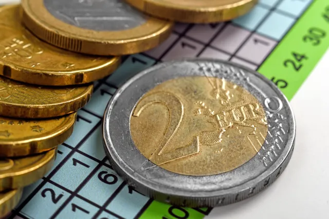 Rośnie niechęć Polaków do wprowadzenia euro w Polsce. SONDAŻ