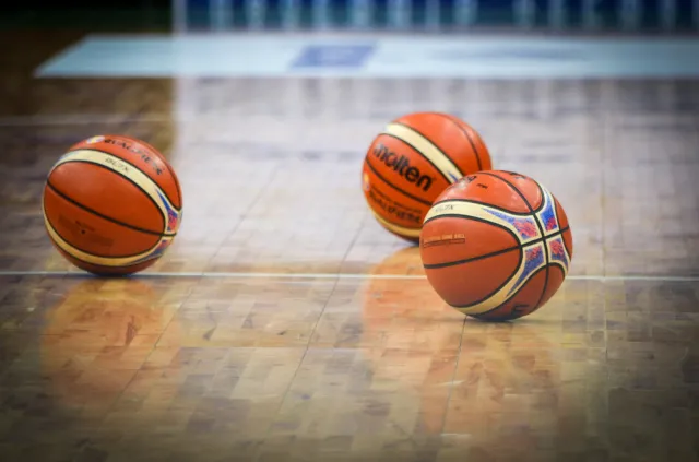 Hale sportowe otwarte. Mniej obostrzeń, premier Morawiecki podał szczegóły planu