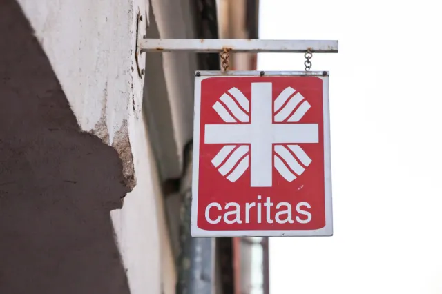 Kolejna ofiara koronawirusa w warszawskim ośrodku Caritasu
