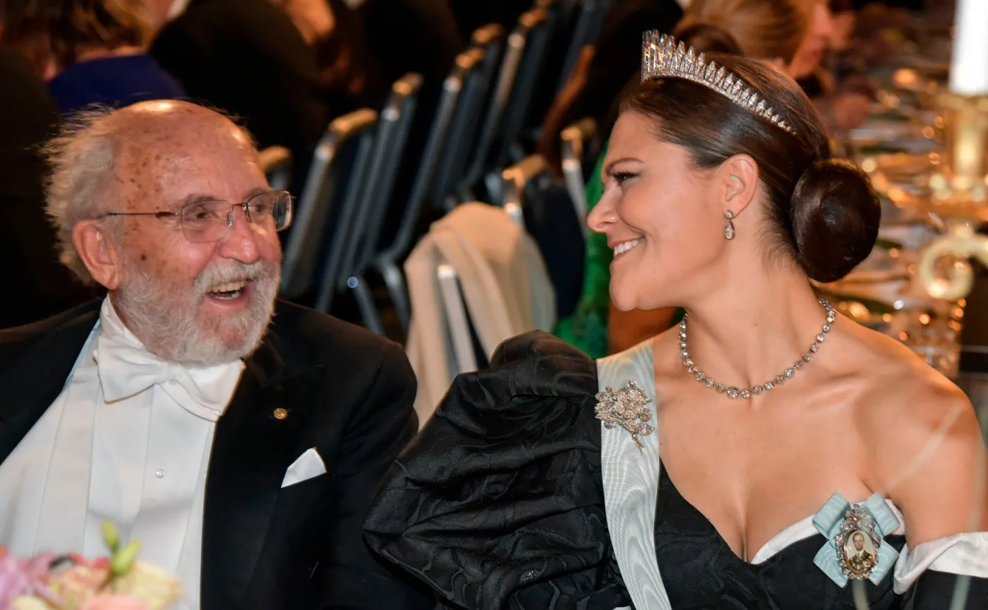 12801587-nobel5.jpg