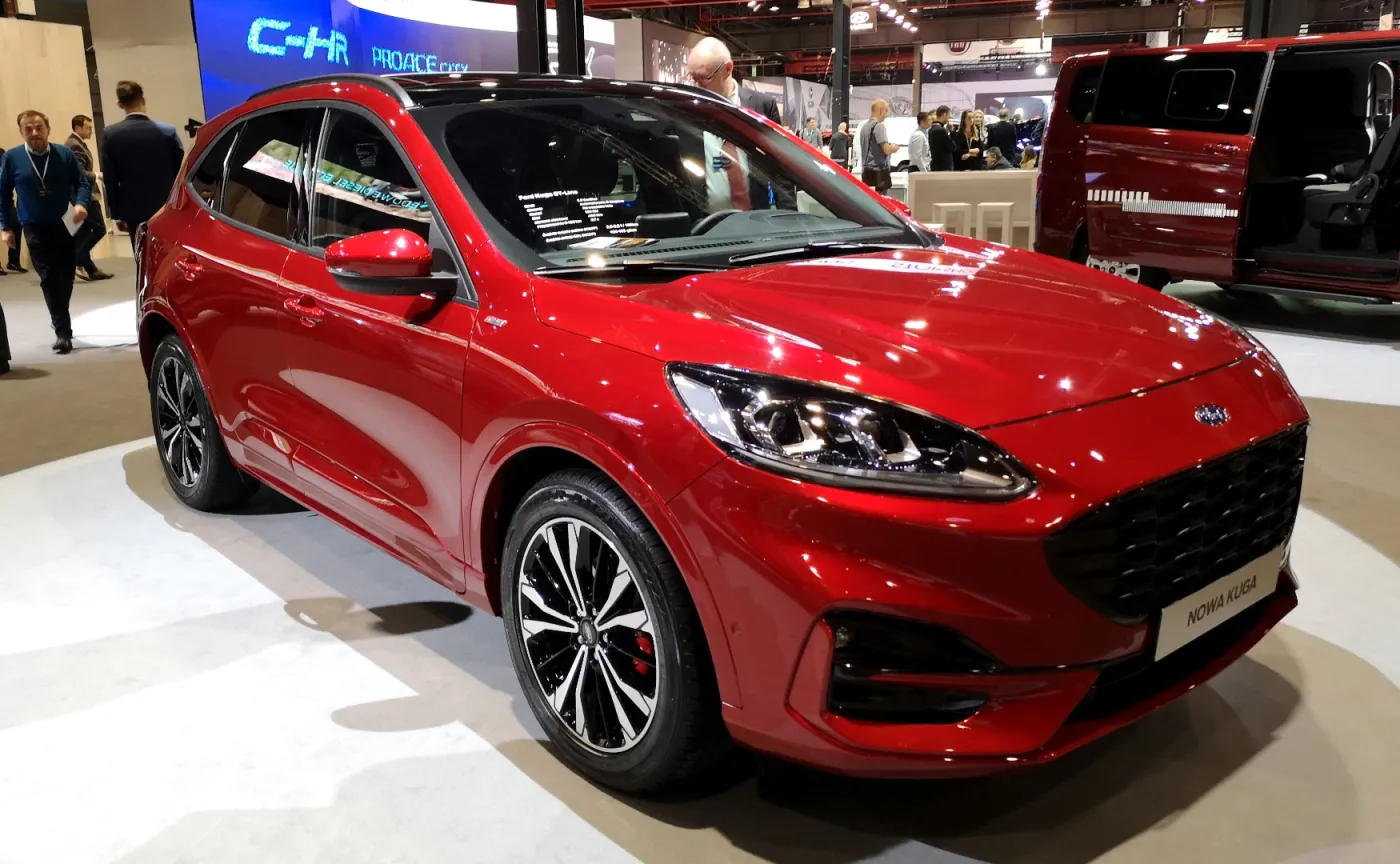 Nowa Kuga – minimalnie większa, lżejsza i w trzech różnych wersjach hybrydowych 